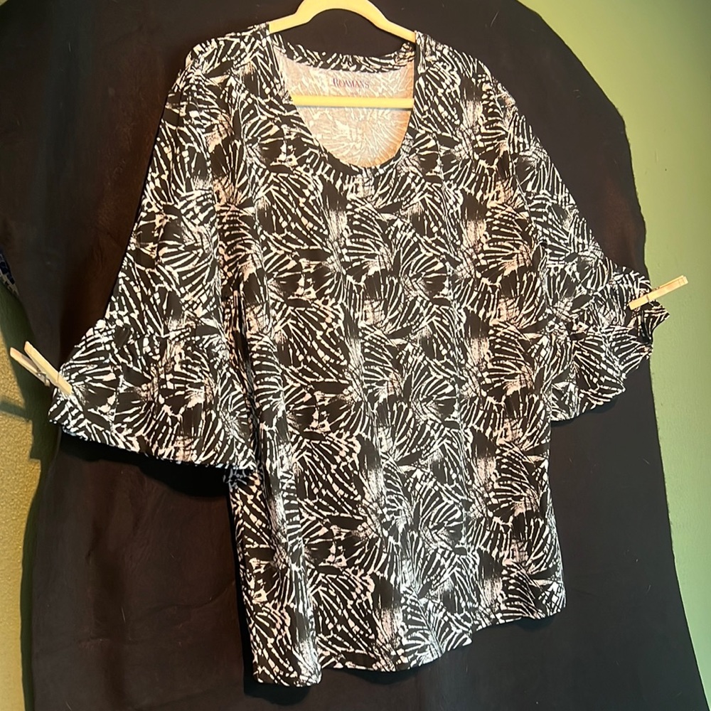Roaman’s Tee 3/4 Bell Sleeve Black/White Size 18/20